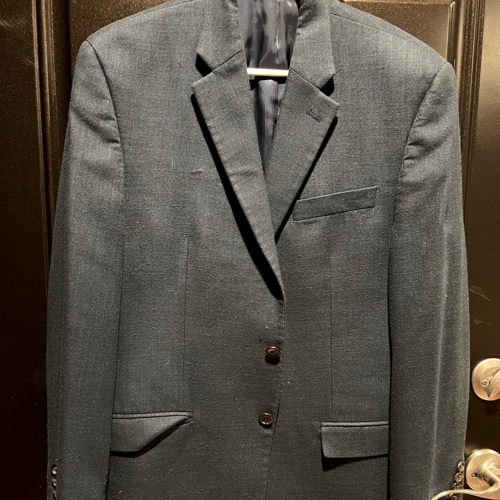 Men’s Lauren Ralph Lauren navy blue blazer.